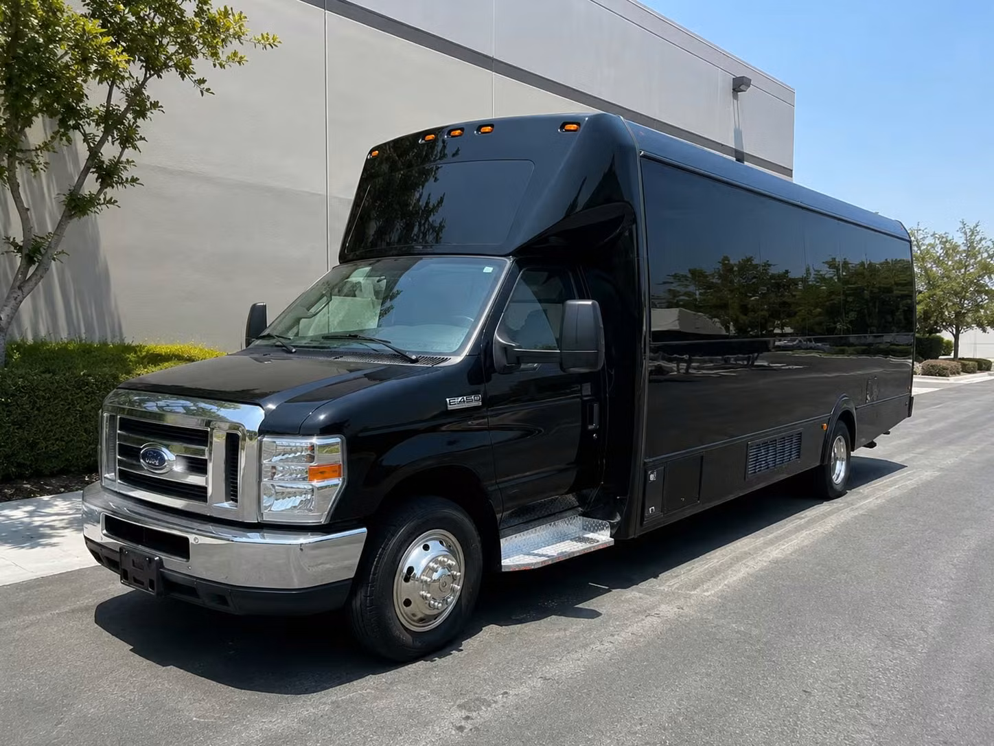 party buses for beaverton groups headed to amphitheaters and outdoor shows